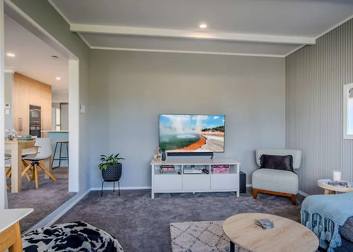 Fairway Views - Golf Course Location With Pool 度假居 *